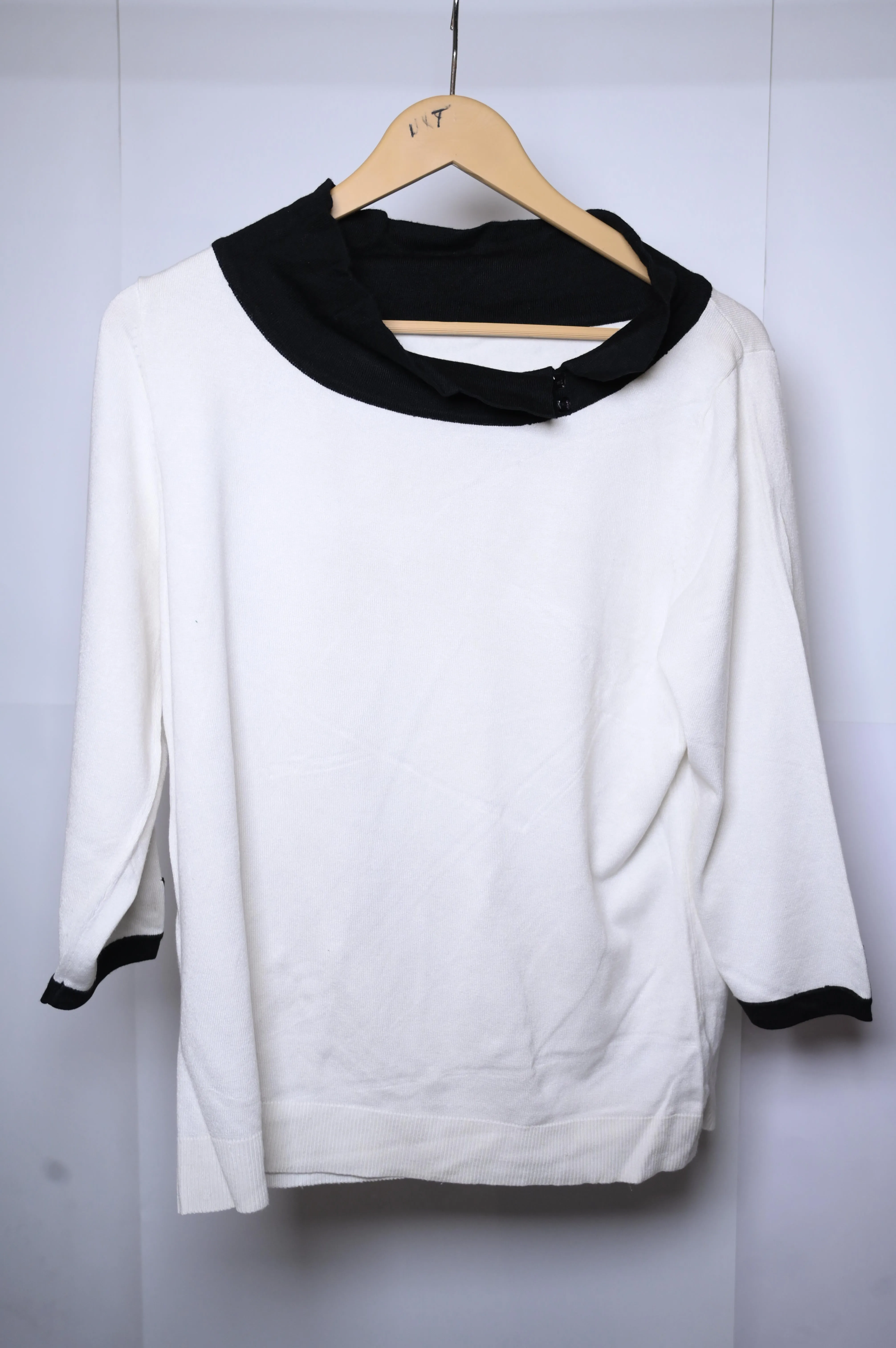 Thriftyfy Full-Sleeve White Winter Blouse with Black Collar – Classic Elegance Redefined